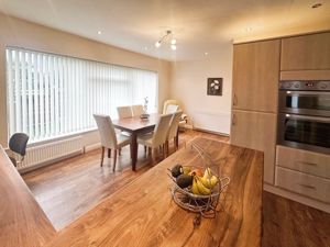 Kitchen/Diner- click for photo gallery